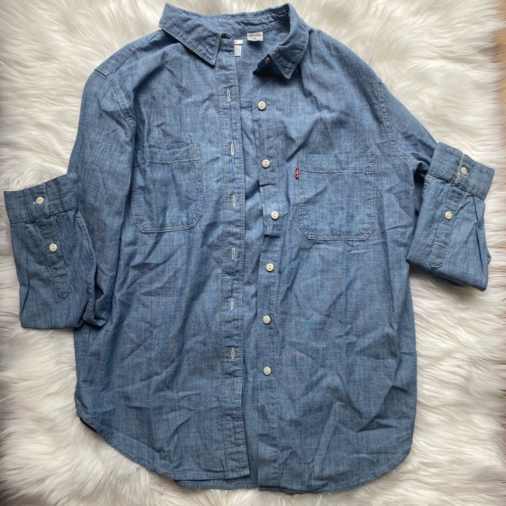 NWT Levi’s Boyfriend Fit Button Up Shirt